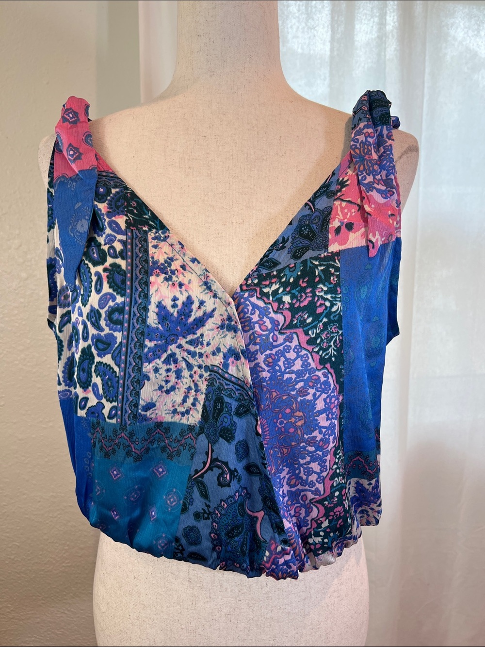 easel Multicolor Patchwork Paisley V-Neck Boho Cropped Tank. Size M. NWT.